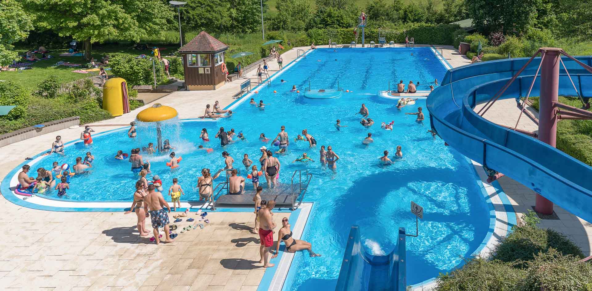 Badespaß in Loßburg: Das Freibad bleibt für viele Gäste ein beliebter Treffpunkt für große und kleine Wasserratten. (Foto: Peter Stumpf)